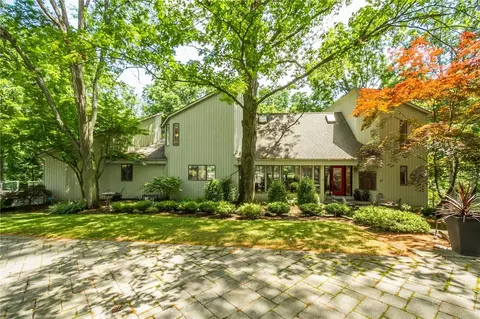 333 Thornbush Dr, Victor, NY 14564