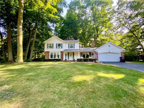 36 Heritage Woods Ct, Greece, NY 14615