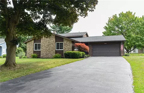 40 Ponty Pool Cir, Greece, NY 14616