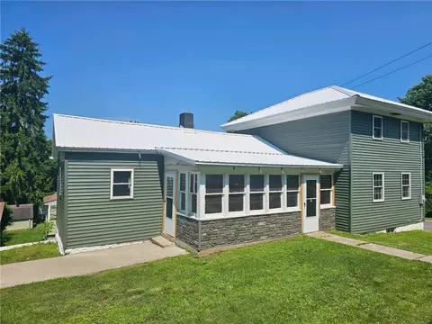 78 Galen St, Galen, NY 14433