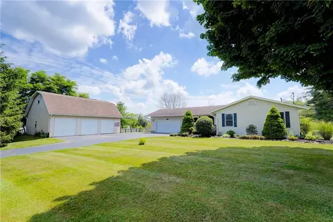 7064 Bauer Van Wickle Rd, Arcadia, NY 14489