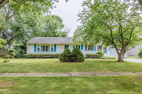141 Drake Dr, Irondequoit, NY 14617