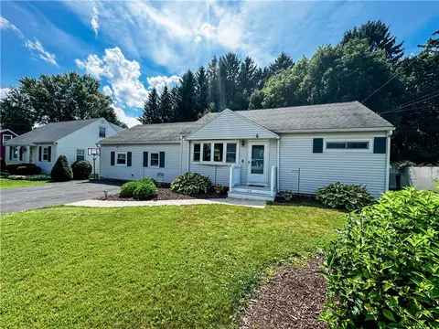 118 Robinhood Ln, Camillus, NY 13031
