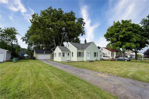 254 Heberle Rd, Irondequoit, NY 14609