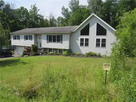 2548 Highland Fruit Farm Rd, Galen, NY 14489