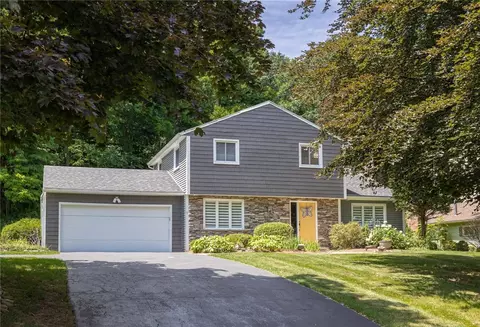 19 Chipping Rdg, Perinton, NY 14450