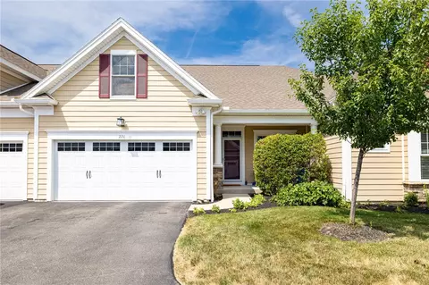 221 Bretlyn Cir, Rochester, NY 14618