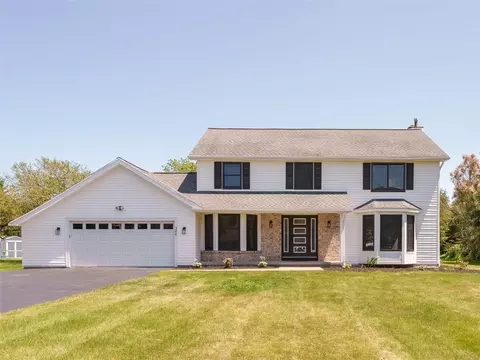 344 Hartsville Ln, Webster, NY 14580