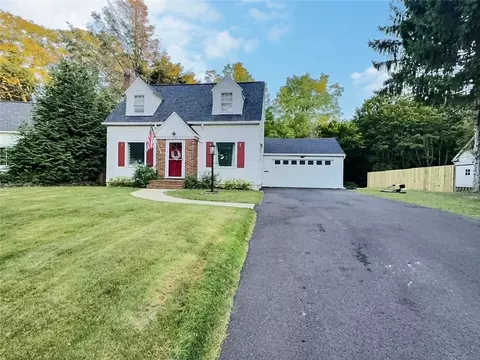 184 Pinewood Trl, Irondequoit, NY 14617