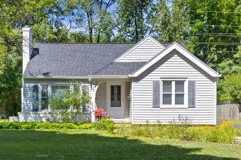 957 S Grosvenor Rd, Rochester, NY 14618