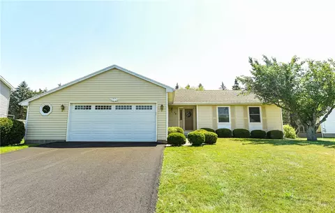 80 Lansmere Way, Ogden, NY 14624