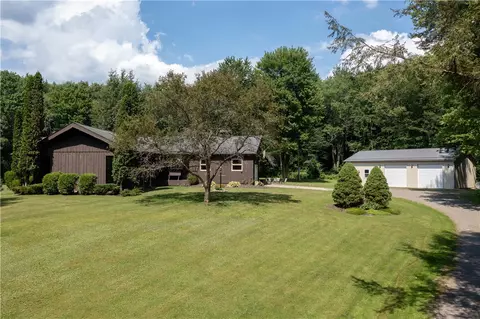 9154 Ricketts Rd, Sparta, NY 14437