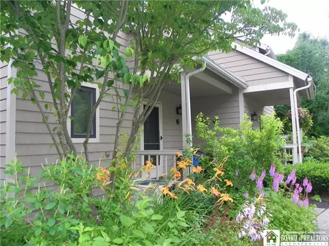 29 Elm Ln #2, Chautauqua, NY 14722