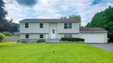 21 Mertensia Ln, Henrietta, NY 14467