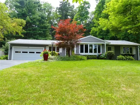 40 Kurt Rd, Perinton, NY 14534