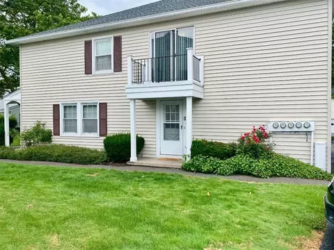 27 Arrowhead N, Perinton, NY 14450