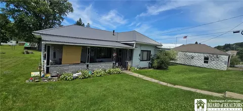 1 S Bennett St, Eldred, PA 16731