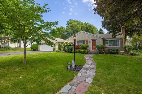 134 Deerfield Dr, Irondequoit, NY 14609