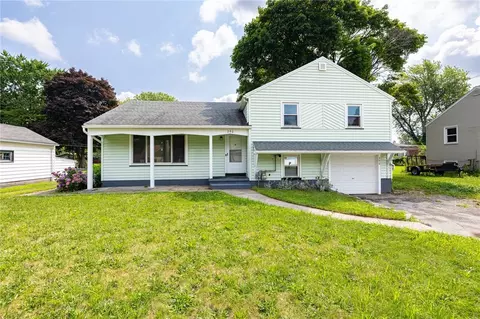 290 Fetzner Rd, Greece, NY 14626