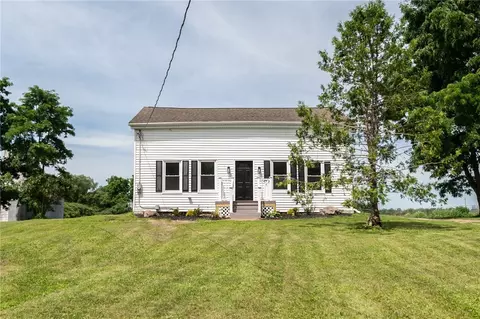 9732 Roanoke Rd, Stafford, NY 14143