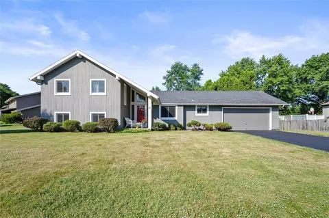 27 Moorland Rd, Greece, NY 14612