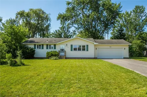 139 Cattaragus Dr, Rochester, NY 14623