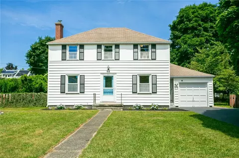 96 Rogers Pkwy, Irondequoit, NY 14617