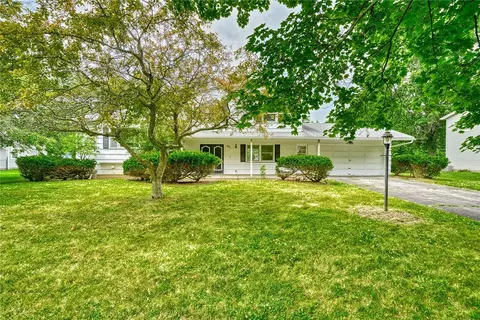 101 Hitchcock Ln, Rochester, NY 14625