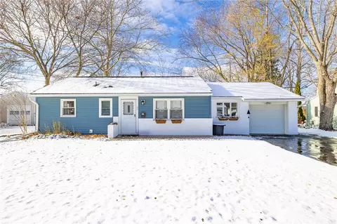 193 Iroquois St, Webster, NY 14580