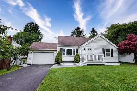 24 Rossman Dr, Webster, NY 14580