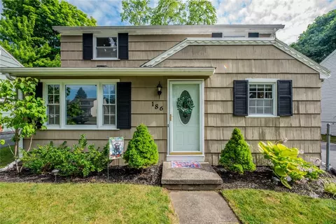 186 Haddon Rd, Greece, NY 14626