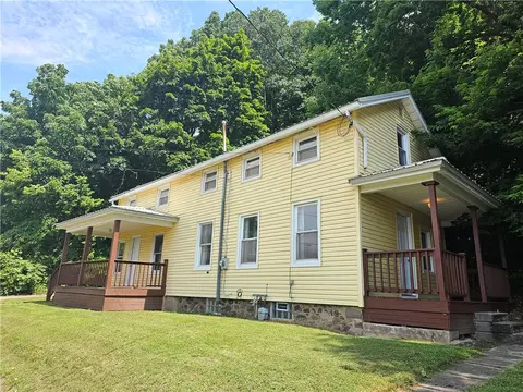 8 Layton St, Lyons, NY 14489