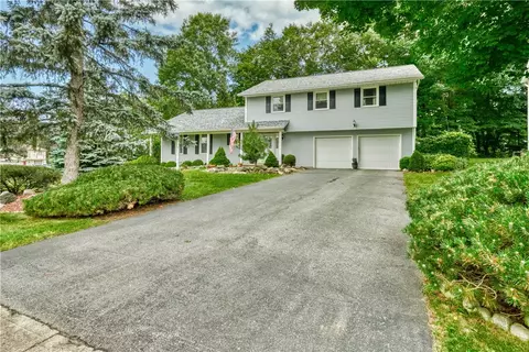 120 Jackie Dr, Greece, NY 14612