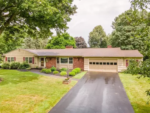 33 Larchwood Dr, Perinton, NY 14534
