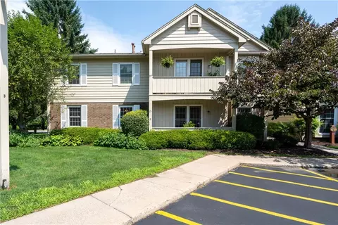 23 Wood Creek Dr, Pittsford, NY 14534
