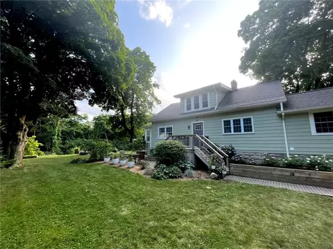 79 Saint Pierre Dr, Greece, NY 14626