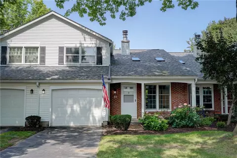 82 Old Pine Ln, Greece, NY 14615