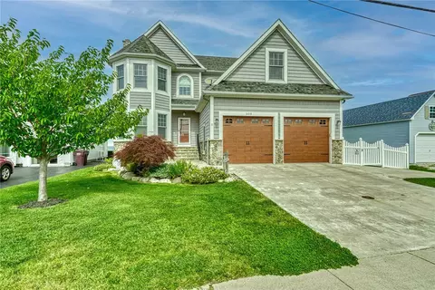 608 Edgemere Dr, Greece, NY 14612