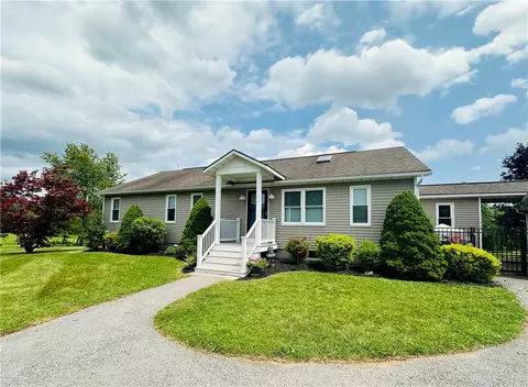 8570 County Line Rd, Cato, NY 13033