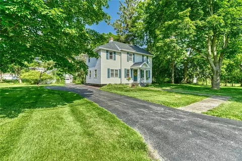 31 Legionnaire Dr, Irondequoit, NY 14617