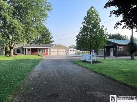 89 Bourne St, Westfield, NY 14787