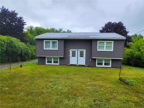 12807 Ridge Rd W, Gaines, NY 14411