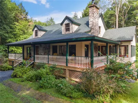 366 Larchwood Ln, Laurens, NY 13796