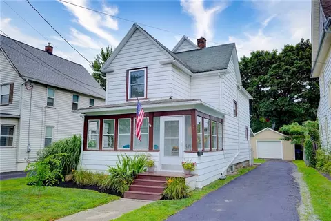 125 W Elm St, East Rochester, NY 14445