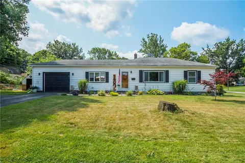 130 Glenbrook Rd, Greece, NY 14616