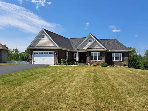 1 W Bellaqua Estates Dr, Chili, NY 14624