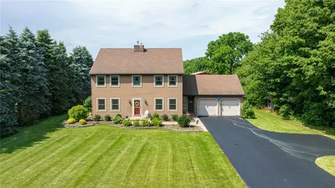 5900 Allen Padgham Rd, Farmington, NY 14425