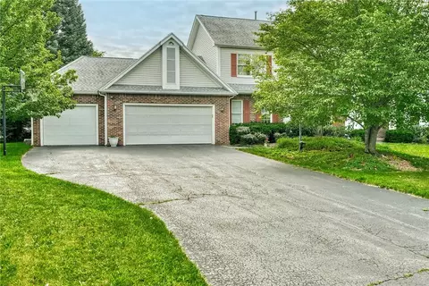 36 Fox Hill Dr, Fairport, NY 14450