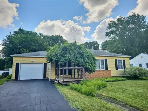 122 Saint Rita Dr, Gates, NY 14606