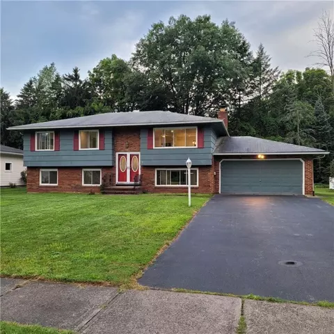 189 Frear Dr, Greece, NY 14616